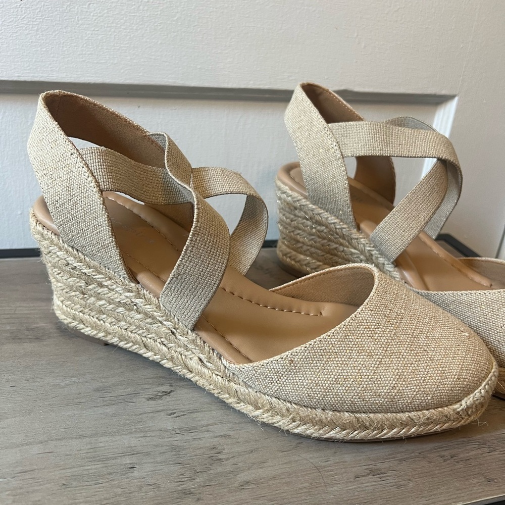 Easy Spirit Meza Natural metallic espadrille wedges size 9W NEW